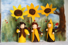 Laden Sie das Bild in den Galerie-Viewer, Sonnenblume "Auf Bestellung" Jahreszeitentisch Blumenkinder Waldorf