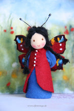 Laden Sie das Bild in den Galerie-Viewer, Tagpfauenauge Schmetterling Jahreszeitentisch Blumenkind Waldorf