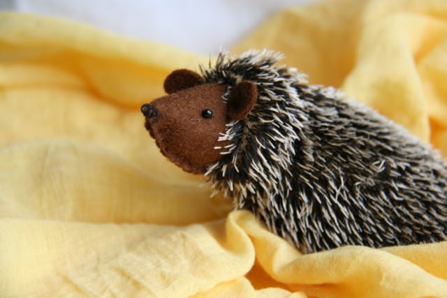 Steiff Schulte Igel-Mohair-Stoff – 25x17,5 Cm, 100% WM-Flor, Realistisch & Weich, Für Filz-Igel-Bastelprojekte