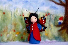 Laden Sie das Bild in den Galerie-Viewer, Tagpfauenauge Schmetterling Jahreszeitentisch Blumenkind Waldorf