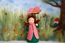 Laden Sie das Bild in den Galerie-Viewer, Heckenrose "Auf Besellung"Jahreszeitentisch Rose Wildrose Blumenkind Waldorf