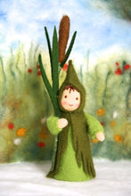 Laden Sie das Bild in den Galerie-Viewer, Wiesen Bub  Jahreszeitentisch Blumenkind Waldorf
