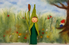 Laden Sie das Bild in den Galerie-Viewer, Gras Kind Jahreszeitentisch Waldorf Blumenkind