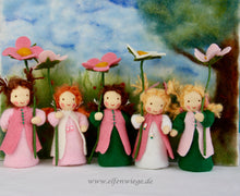 Laden Sie das Bild in den Galerie-Viewer, Heckenrose "Auf Besellung"Jahreszeitentisch Rose Wildrose Blumenkind Waldorf