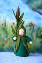 Laden Sie das Bild in den Galerie-Viewer, Wiesen Bub  Jahreszeitentisch Blumenkind Waldorf