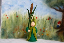 Laden Sie das Bild in den Galerie-Viewer, Wiesen Bub  Jahreszeitentisch Blumenkind Waldorf