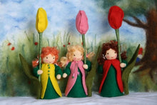 Laden Sie das Bild in den Galerie-Viewer, Tulpe Tulpenkind Jahreszeitentisch Waldorf Blumenkind