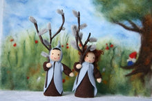 Laden Sie das Bild in den Galerie-Viewer, Weide Weidenkind "Auf Bestellung" Jahreszeitentisch Blumenkind Waldorf