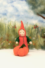 Laden Sie das Bild in den Galerie-Viewer, Kürbis "Auf Bestellung" Jahreszeitentisch Blumenkinder Waldorf