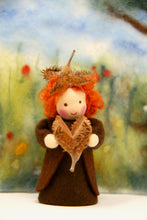 Laden Sie das Bild in den Galerie-Viewer, Buchecker " Auf Bestellung"  Jahreszeitentisch Blumenkind Herbst waldorf