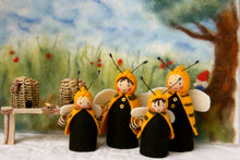 Laden Sie das Bild in den Galerie-Viewer, Biene, Bienenvolk, Bienenstock Jahreszeitentisch Waldorf Blumenkinder