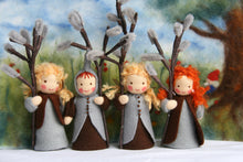Laden Sie das Bild in den Galerie-Viewer, Weide Weidenkind "Auf Bestellung" Jahreszeitentisch Blumenkind Waldorf