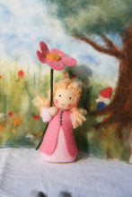 Laden Sie das Bild in den Galerie-Viewer, Heckenrose "Auf Besellung"Jahreszeitentisch Rose Wildrose Blumenkind Waldorf