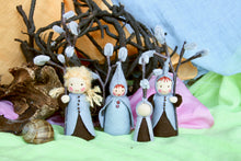 Laden Sie das Bild in den Galerie-Viewer, Weide Weidenkind "Auf Bestellung" Jahreszeitentisch Blumenkind Waldorf