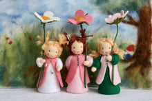 Laden Sie das Bild in den Galerie-Viewer, Heckenrose "Auf Besellung"Jahreszeitentisch Rose Wildrose Blumenkind Waldorf