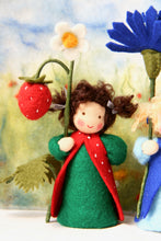 Laden Sie das Bild in den Galerie-Viewer, Erdbeere "Auf Bestellung" Jahreszeitentisch Waldorf Blumenkind Frucht Waldorf Bumenkinder