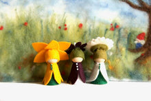 Laden Sie das Bild in den Galerie-Viewer, Frühling 2. Mix 3 Set Jahreszeitentisch Peg doll Kegelfigur