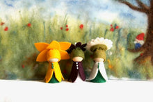 Laden Sie das Bild in den Galerie-Viewer, Frühling 2. Mix 3 Set Jahreszeitentisch Peg doll Kegelfigur