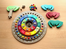Laden Sie das Bild in den Galerie-Viewer, Immer währender Kalender Jahreskreis / Jahreskalender Wochenkalender Monate / Waldorf / Jahreszeitentisch / Montessori Jahreskalender