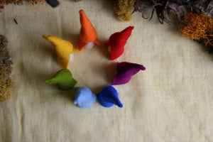 7 kleine Regenbogen Zwerge Set Jahreszeitentisch Holz Kegel, Kegel Figuren
