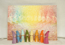 Laden Sie das Bild in den Galerie-Viewer, 8 XXL pastell Regenbogen Zwerge mit passendem Kunstdruck von Almut Hewel Kegel Zwerge