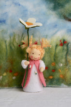 Laden Sie das Bild in den Galerie-Viewer, Heckenrose &quot;Auf Besellung&quot;Jahreszeitentisch Rose Wildrose Blumenkind Waldorf